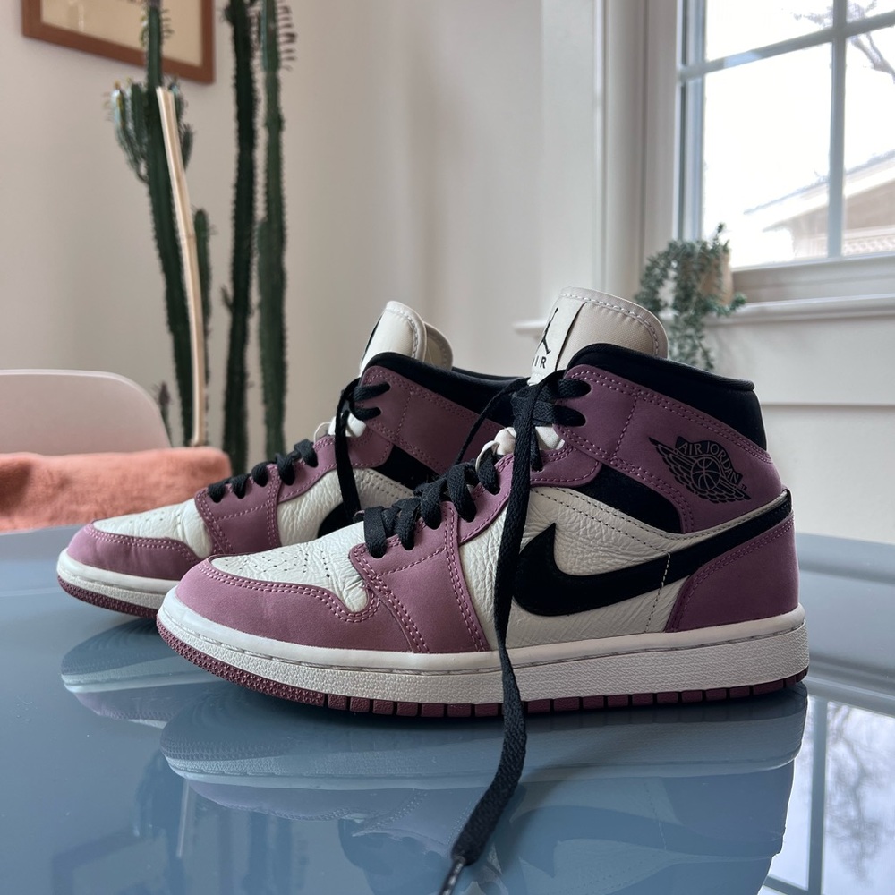 Nike Women's Athletic Shoes - Purple and White